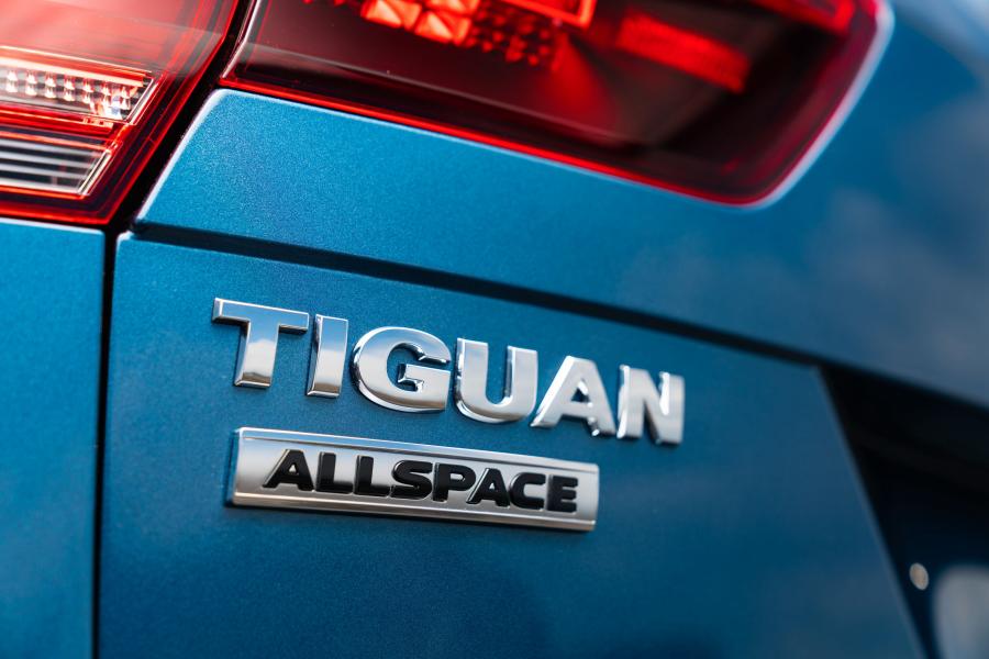 Логотип Volkswagen Tiguan Allspace R-Line 2018 года  (AU) (фото 30 из 40)